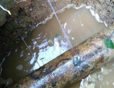 中牟楼顶渗水维修公司分享下地暖漏水的原因及检测方法。